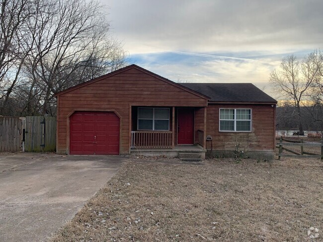 Building Photo - This rustic 2 bedroom cabin is 2.5 miles f... Rental