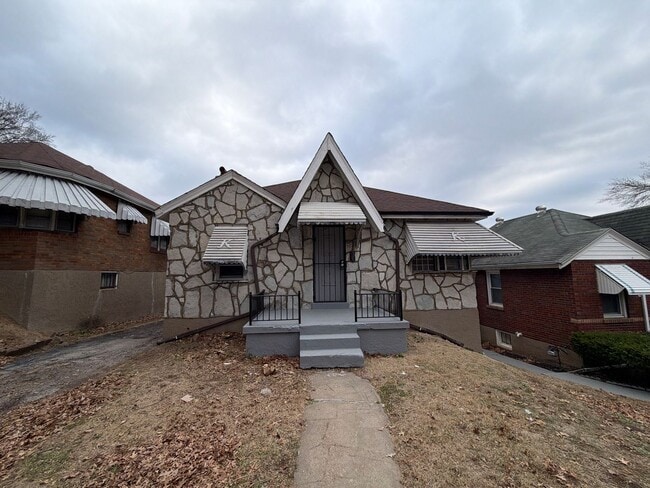 Building Photo - 3004 Capehart Dr