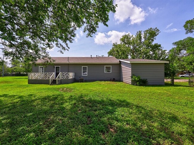 Photo - 610 Linden St