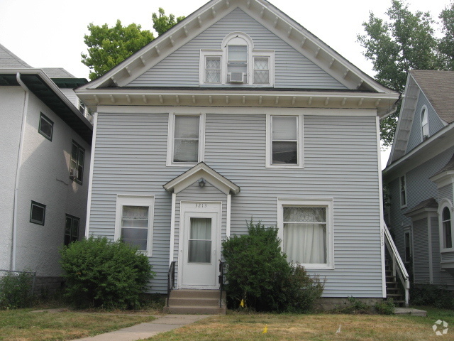 Building Photo - 3213 Hennepin Ave Unit Upper Rental