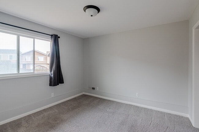 Photo - 215 Lausanne Ave