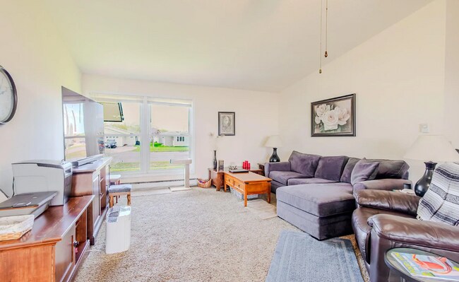 Photo - Spacious 3 Bedroom Apartment - AVAILABLE SEPTEMBER Unit 2406 Hill Ave - 1