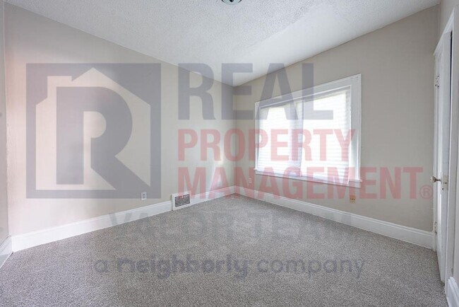 3872 E 112th St Unidad Lower Unit