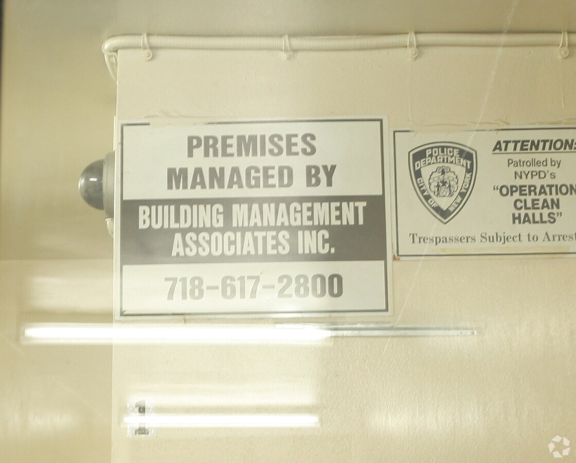 Photo - 854 Hunts Point Ave