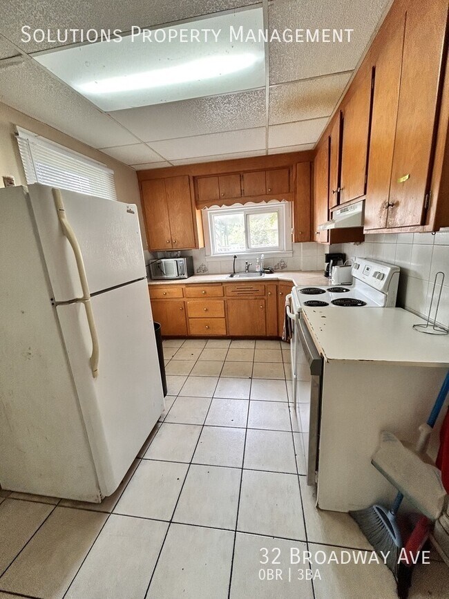 Photo - **Rooms Available Less Than 1 Block From Campus**