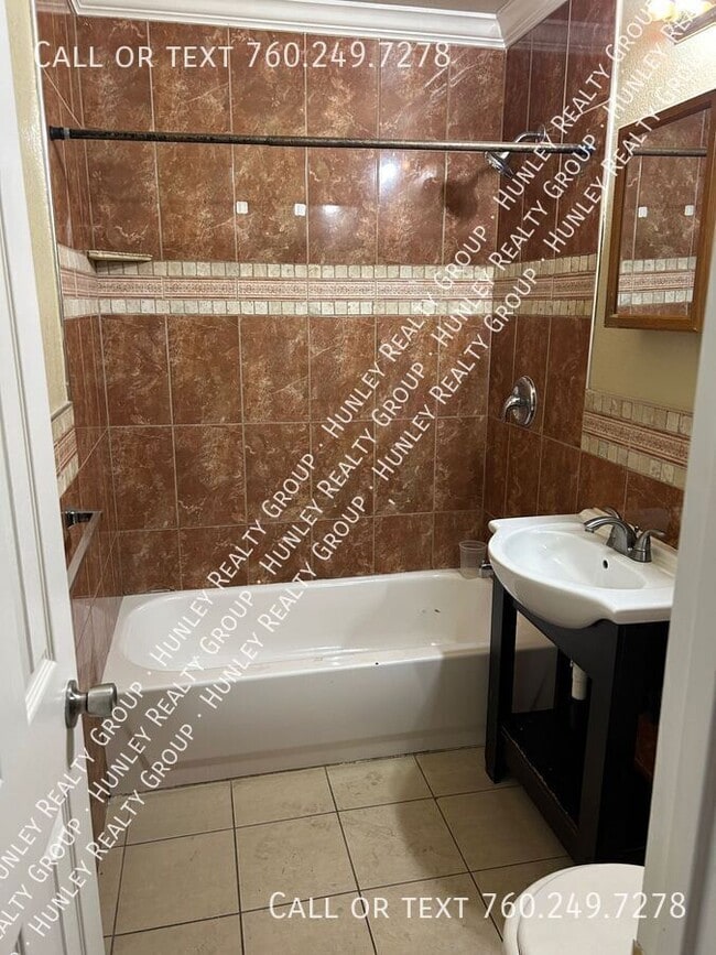 Photo - 15530 Hesperia Rd Unit D