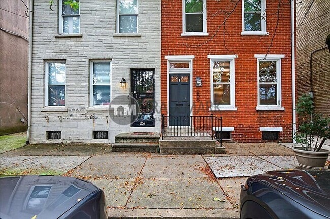 Photo - 255 New Holland Ave