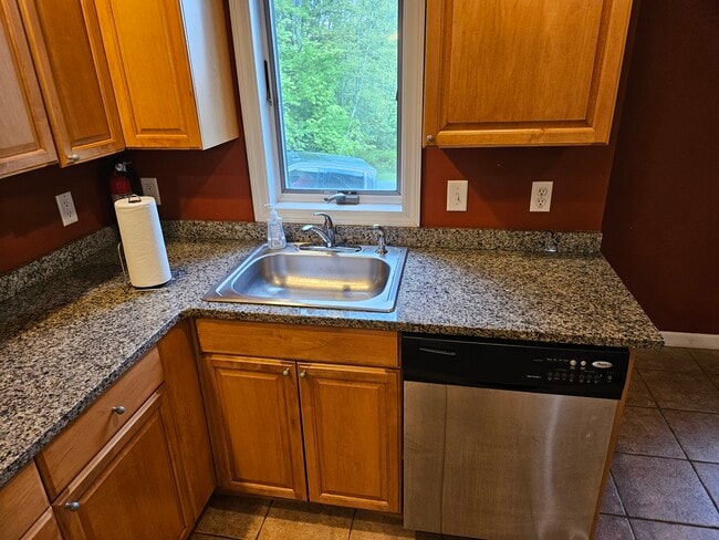 Kitchen with dishwasher - 27 Route 103