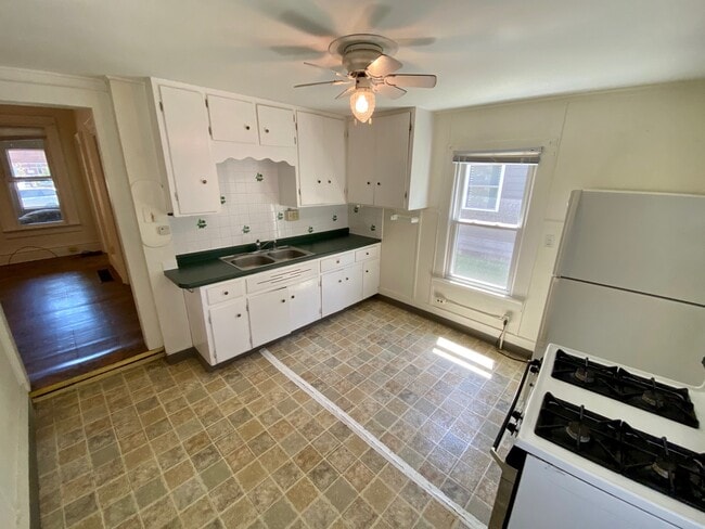 Photo - 902 8th St S