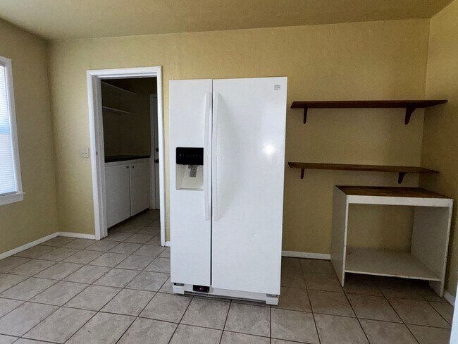 Photo - 909 NW Bell Ave