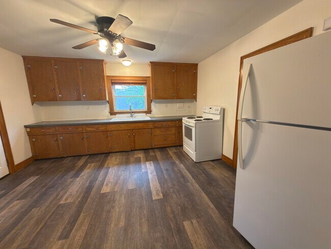 Photo - 573 Spruce St