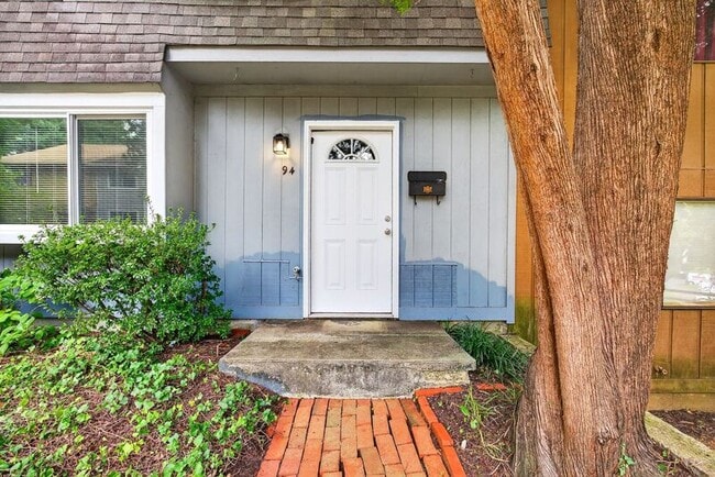 Photo - 94 Woodlake Dr