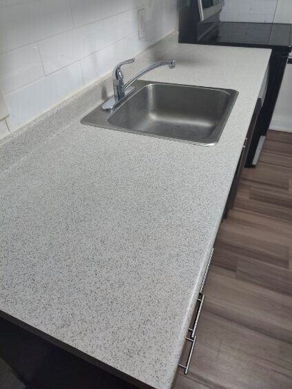 Photo - RENOVATED 2 BEDROOM APARTMENT ON UPPER FLOOR! FREE MONTH'S RENT! Unité 11