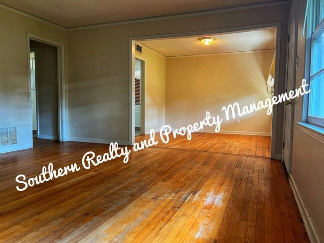 Photo - 130 E Salem Dr