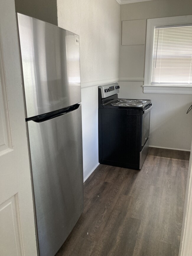 Photo - 202-204 S Zetterower Ave