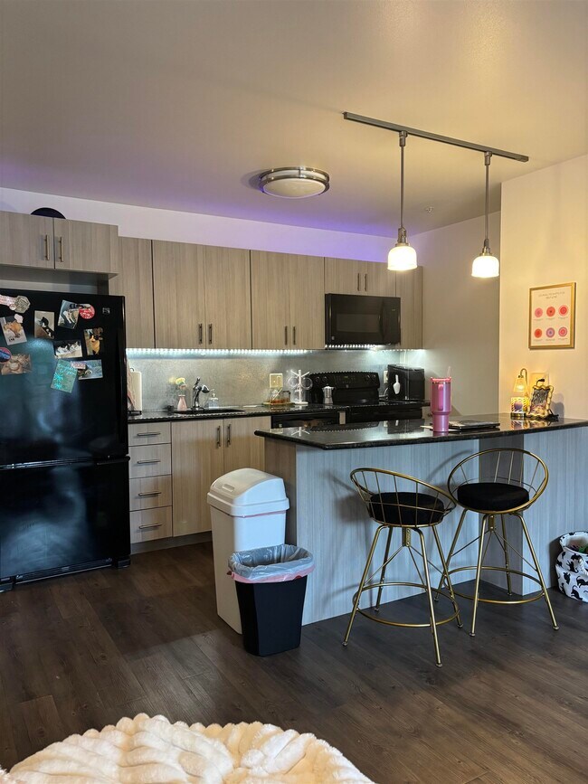 320 W Broadway