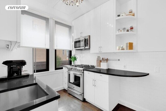 Photo - 320 E 57th St