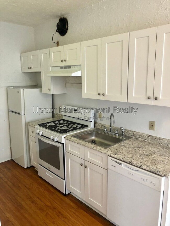 Building Photo - 1301 Napoleon Ave Unit J