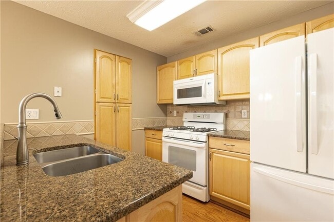 Photo - 2014 River Heights Walk SE