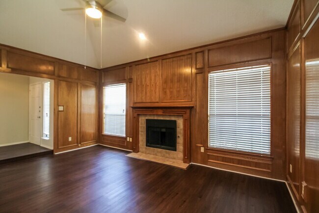 927 Aspen Dr