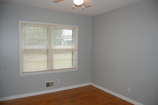 Photo - 562 Banks Mill Rd SE