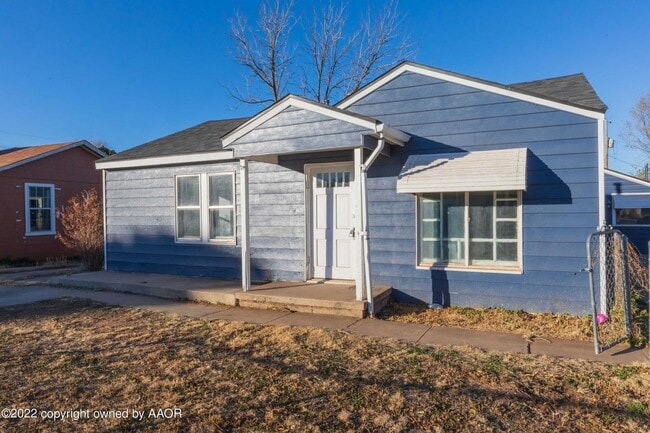 Building Photo - Updated and Move in ready! Fenced in frontyard