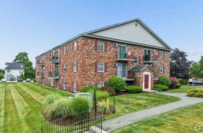 Building Photo - Highwood Village
