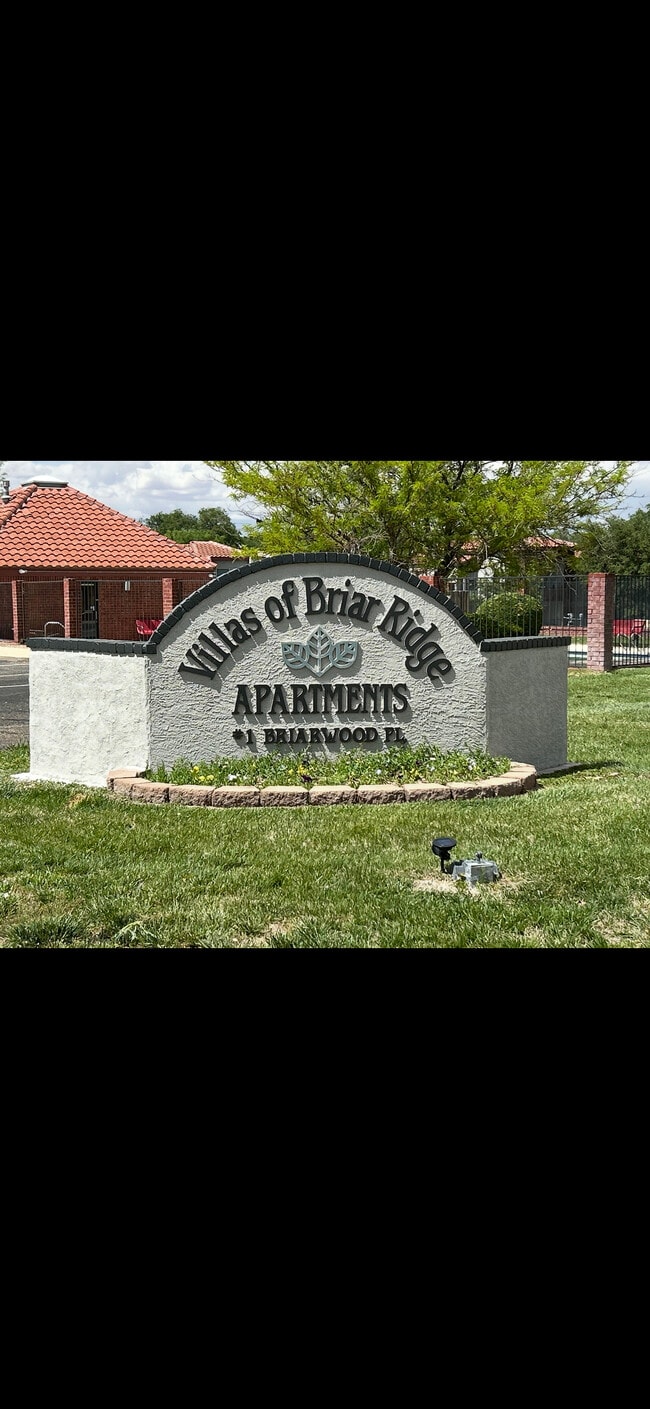 Building Photo - Villas of Briar Ridge