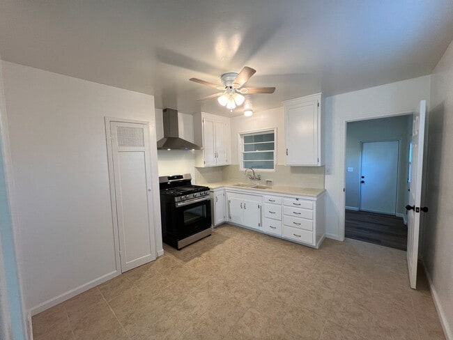 Photo - Updated 2-bedroom cottage in La Loma neigh...