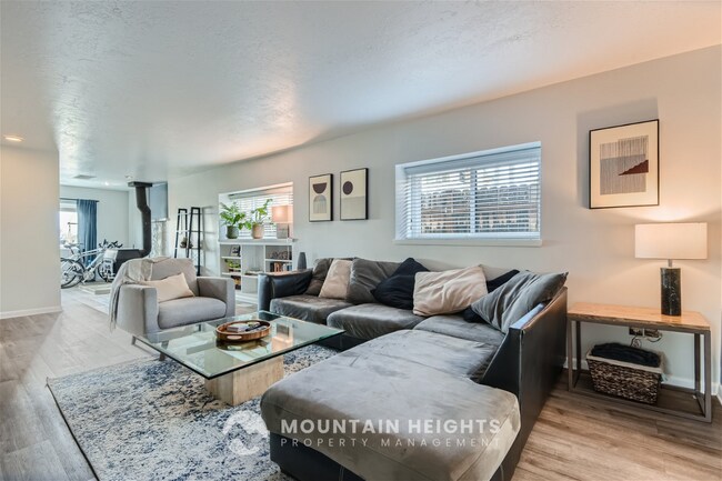 Photo - 677 W Capitol St