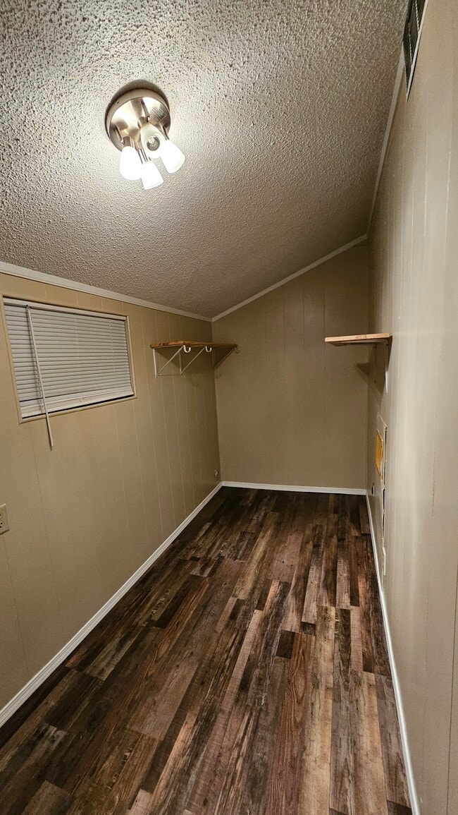 Photo - 134 Bates St NE