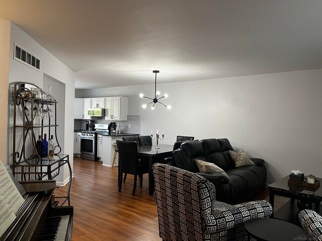 Photo - 37748 Charter Oaks Blvd