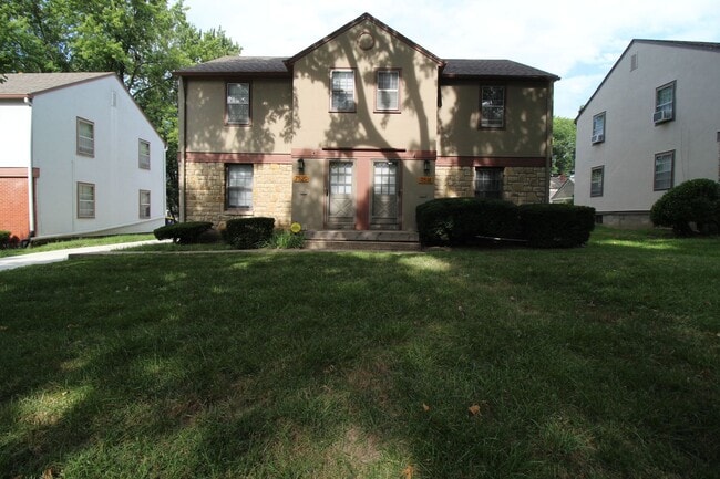 Building Photo - This 2 Bedroom 2 Bath Duplex In The Waldo Area
