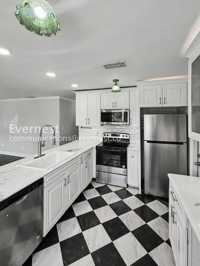 Photo - 1885 Shore Acres Blvd NE