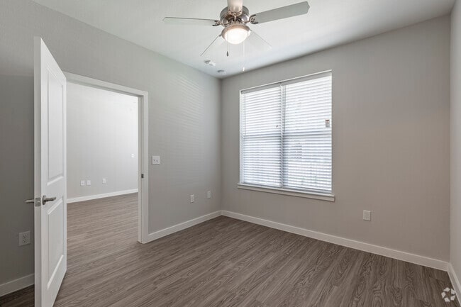 2BR, 2BA - 850 SF
