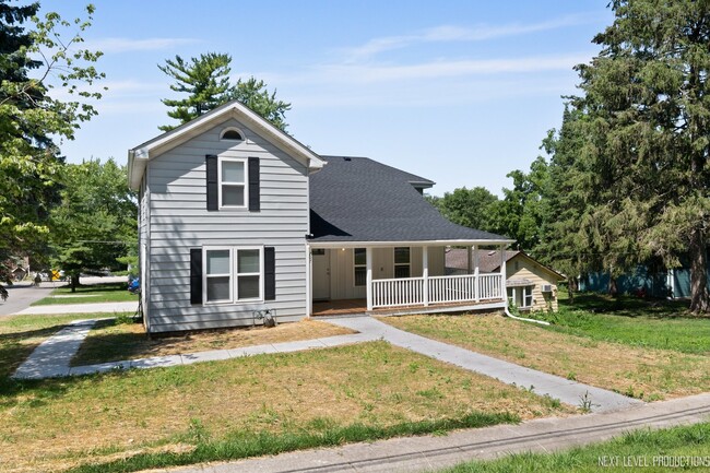 Photo - 207 W Van Emmon St House