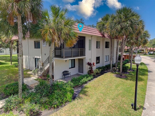 Building Photo - 16252 Laurel Dr Unit 201