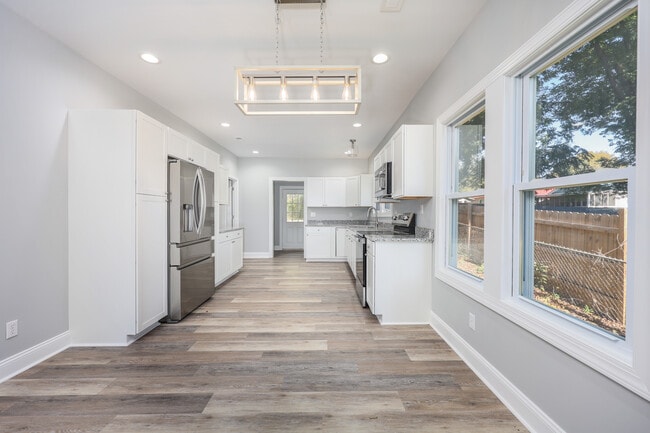 Photo - 812 Ashdol St