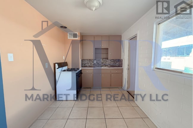 Building Photo - 3114 E Hubbell St Unit B