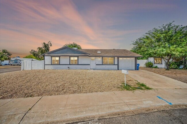 Building Photo - 3330 E Gelding Dr