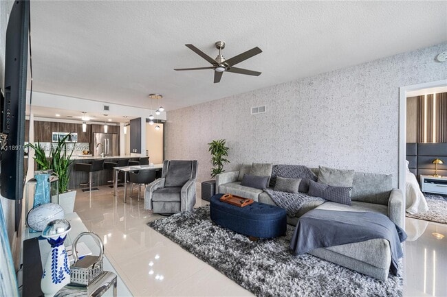 Photo - 488 NE 18th St Unidad 09