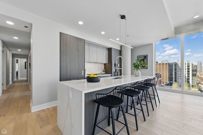 Photo - 146 W Erie St Unidad 403