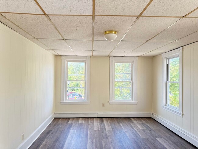 Building Photo - 141 Main St Unit 2