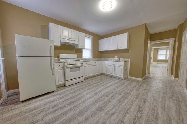 Building Photo - 307-309 Eichelberger Unit 307 Rental