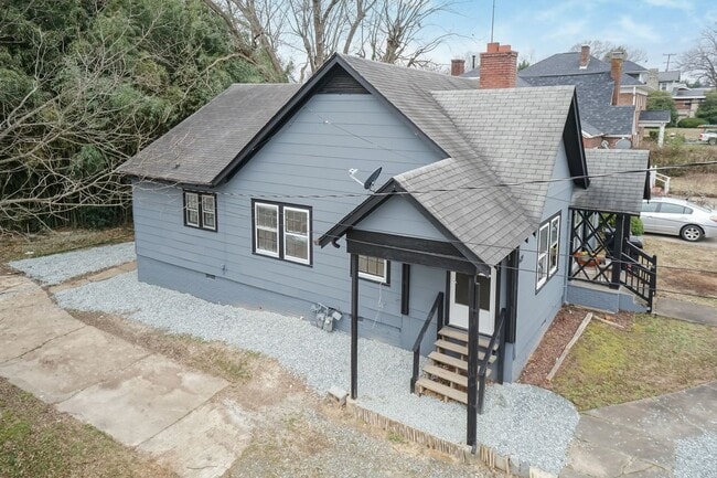 Building Photo - N Main St Duplex Unit 609 N Main St