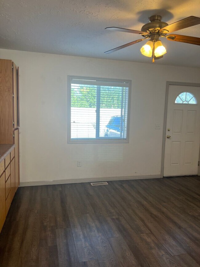 Photo - 2 bed 1.5 bath unit in the Meadows