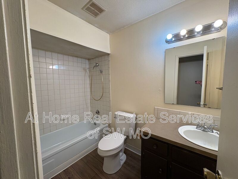 Photo - 933 S Wildan Ave Unit Apt #2