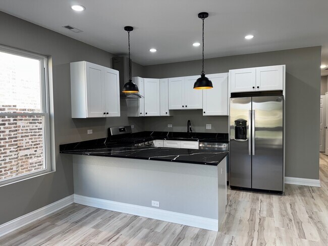 Photo - 623 N Hamlin Ave Unidad 2