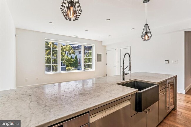 Photo - 2409 37th St NW Unidad 2