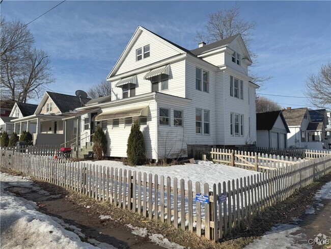 Building Photo - 715-72F Lansing St Rental